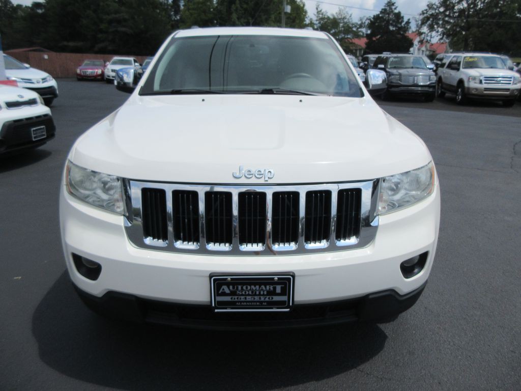 2011 Jeep Grand Cherokee Image 2