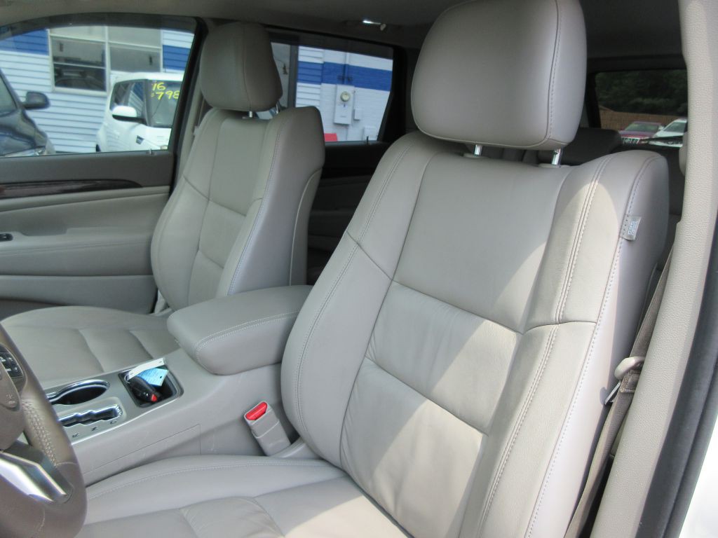 2011 Jeep Grand Cherokee Image 12
