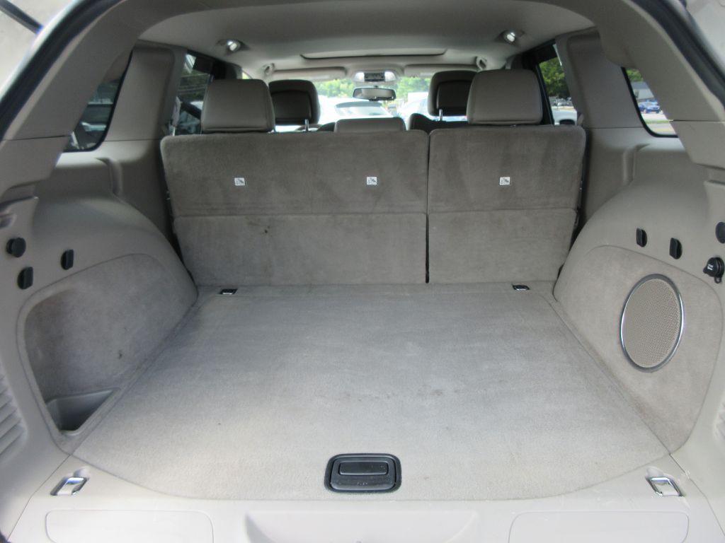 2011 Jeep Grand Cherokee Image 16