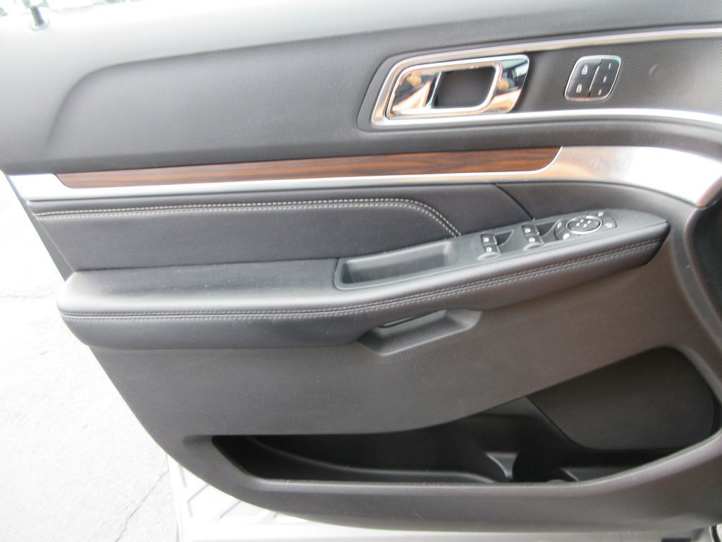 2017 Ford Explorer Image 10