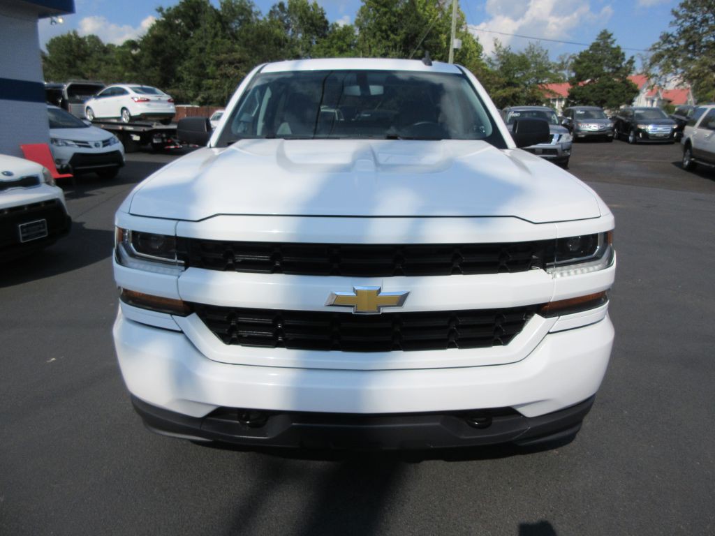 2018 Chevrolet Silverado 1500 Image 2