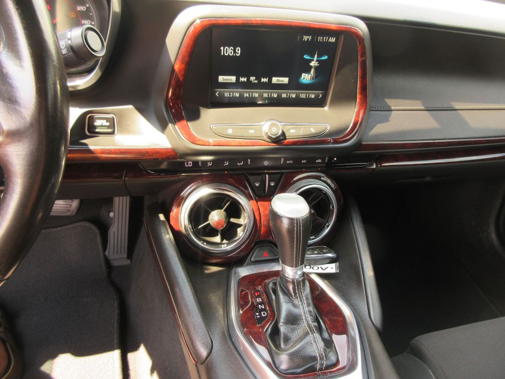 2017 Chevrolet Camaro Image 9