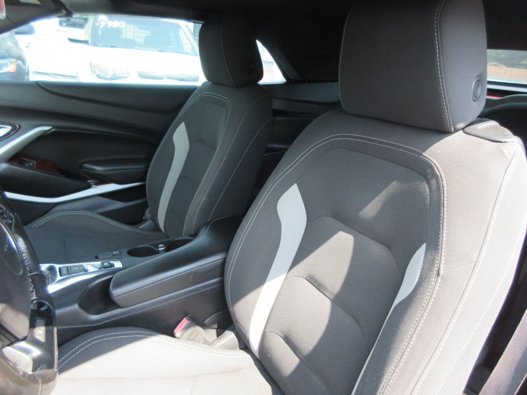 2017 Chevrolet Camaro Image 11