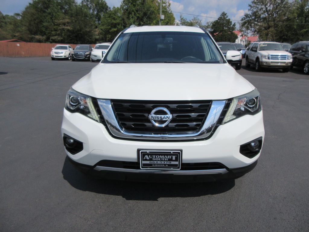 2017 Nissan Pathfinder Image 2