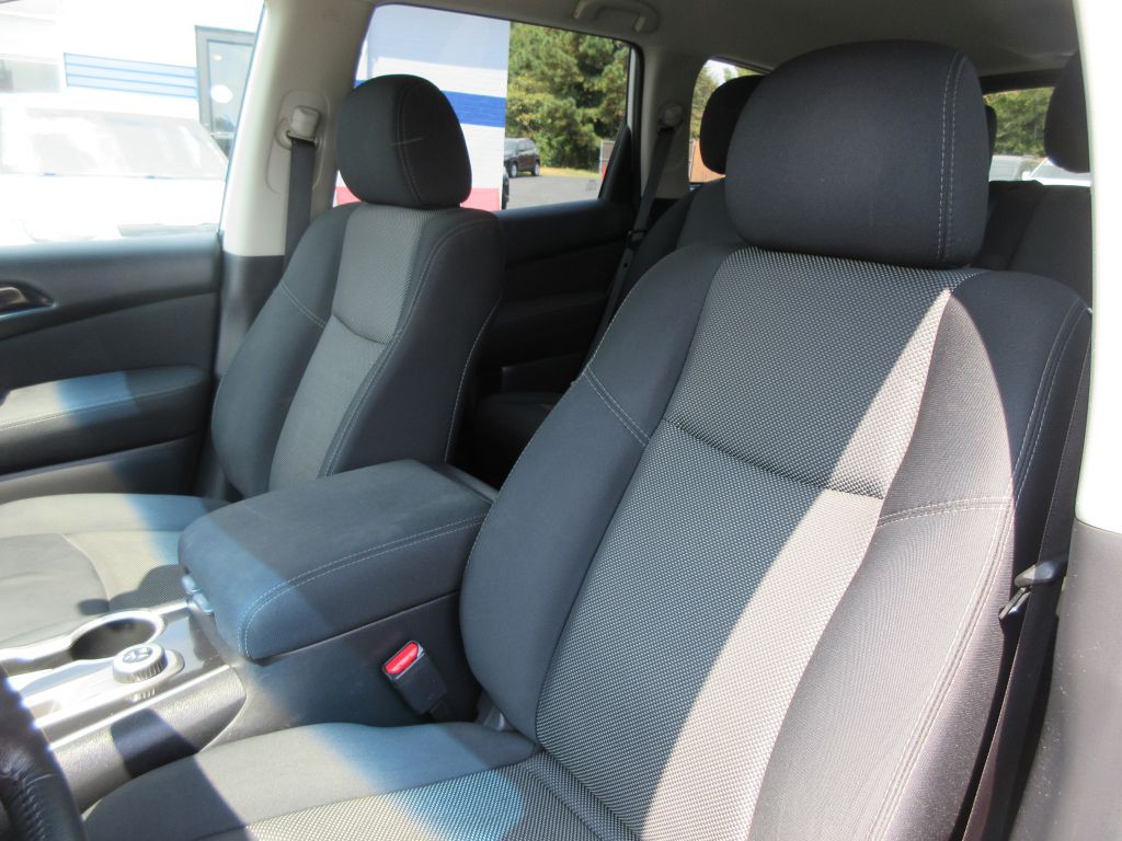 2017 Nissan Pathfinder Image 9
