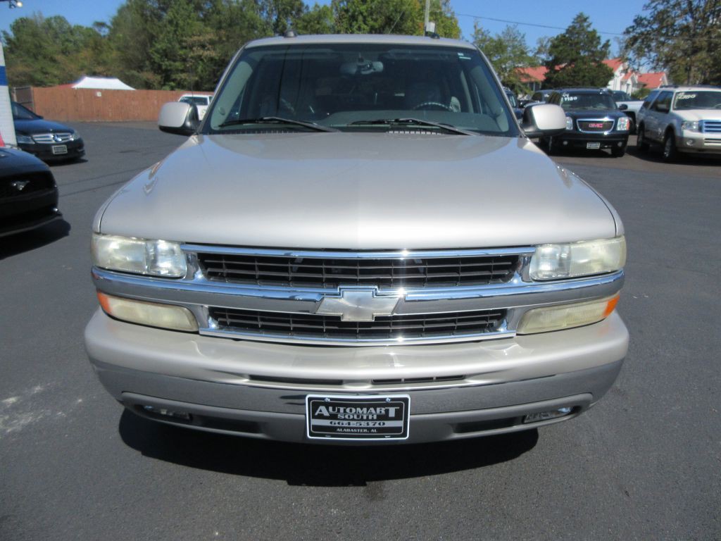 2005 Chevrolet Suburban Image 2