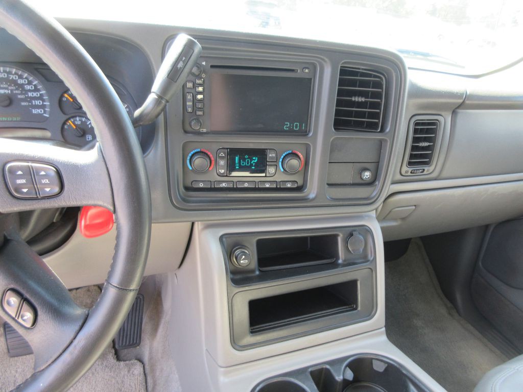 2005 Chevrolet Suburban Image 9