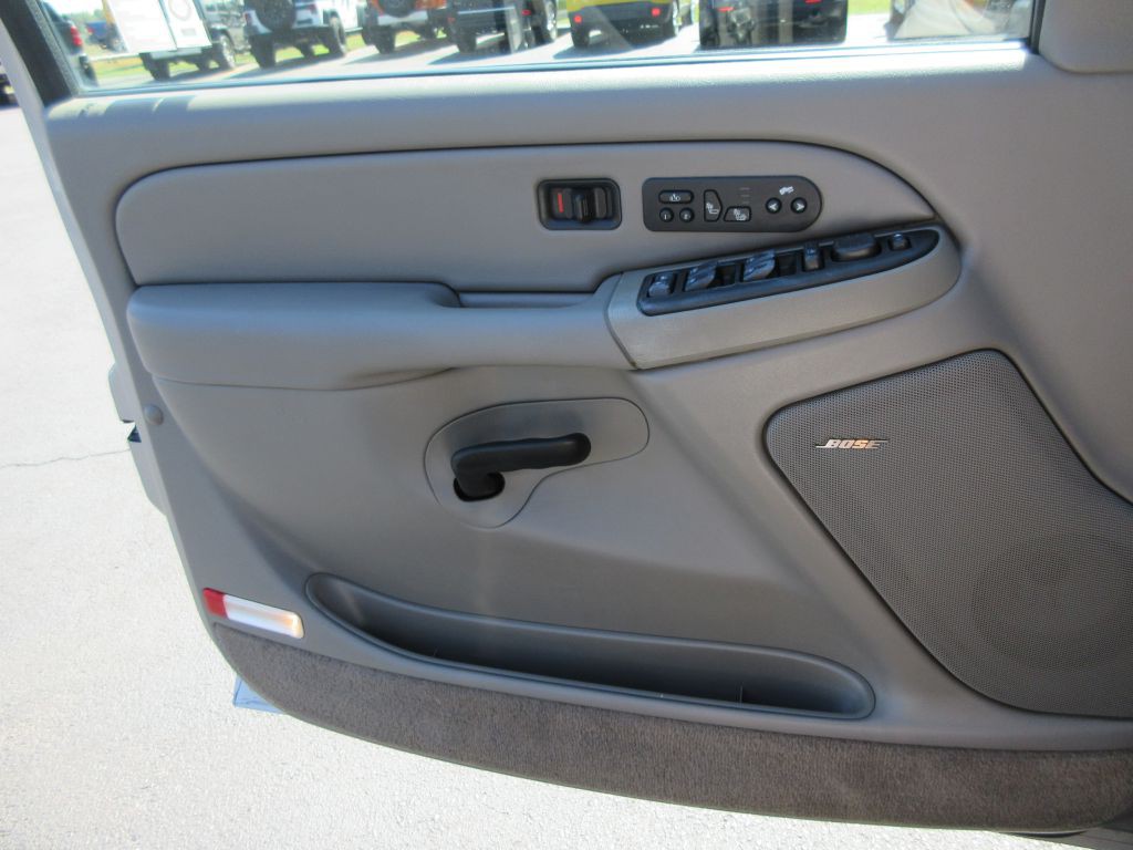 2005 Chevrolet Suburban Image 10