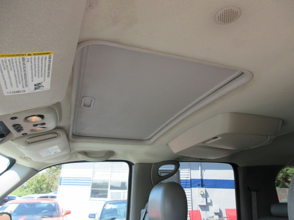 2005 Chevrolet Suburban Image 11