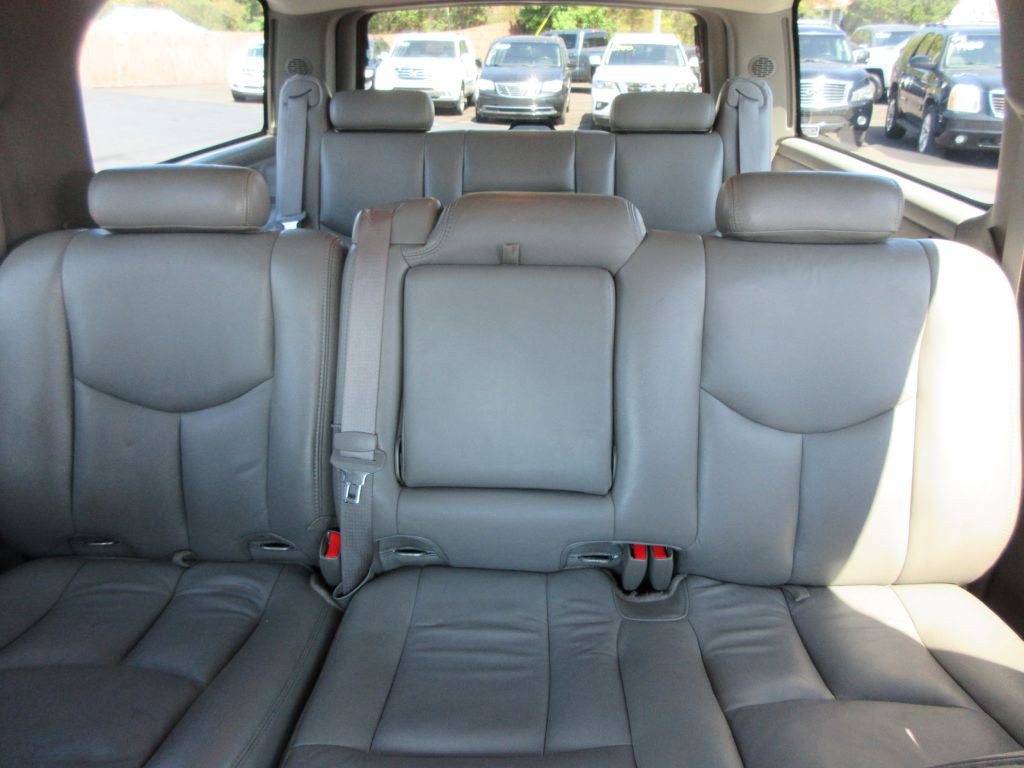 2005 Chevrolet Suburban Image 13