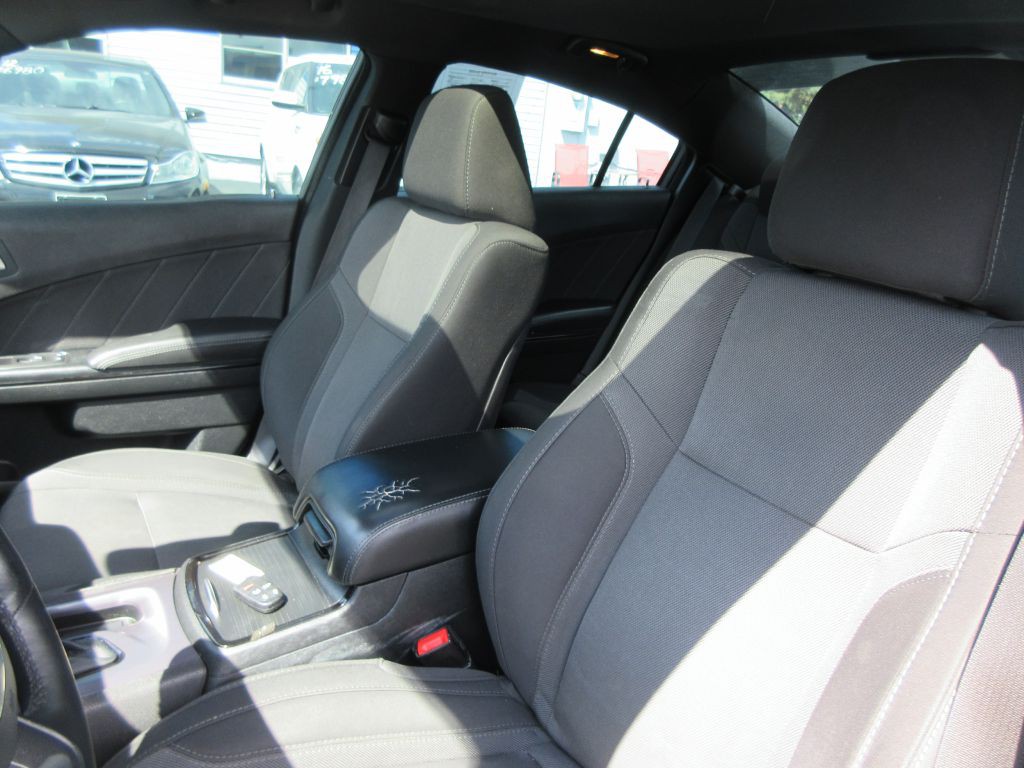2016 Dodge Charger Image 12
