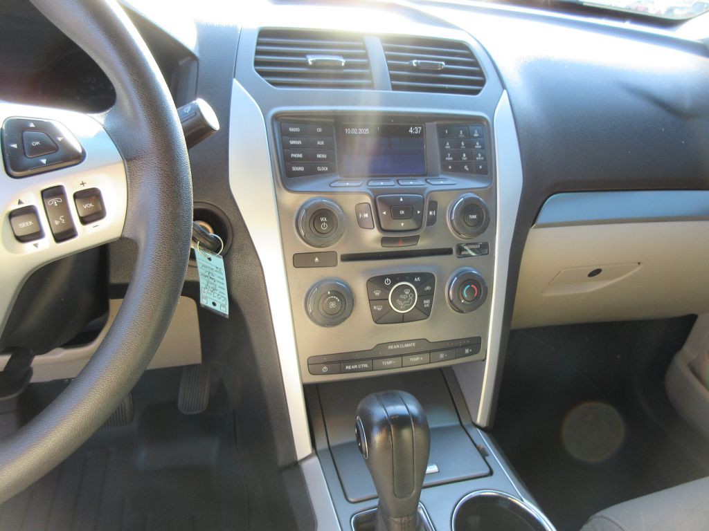 2015 Ford Explorer Image 9