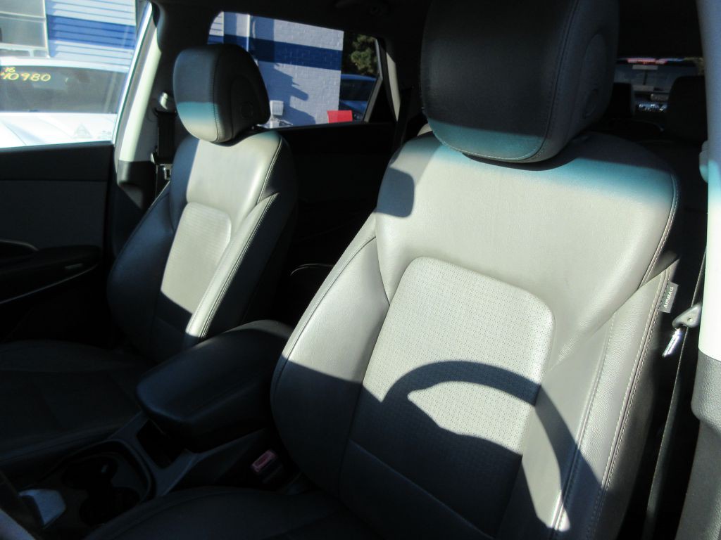 2013 Hyundai Santa Fe Image 11