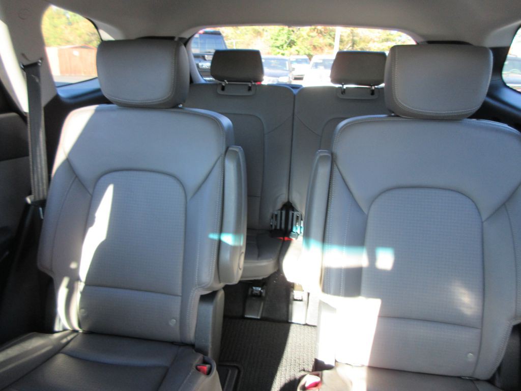 2013 Hyundai Santa Fe Image 12