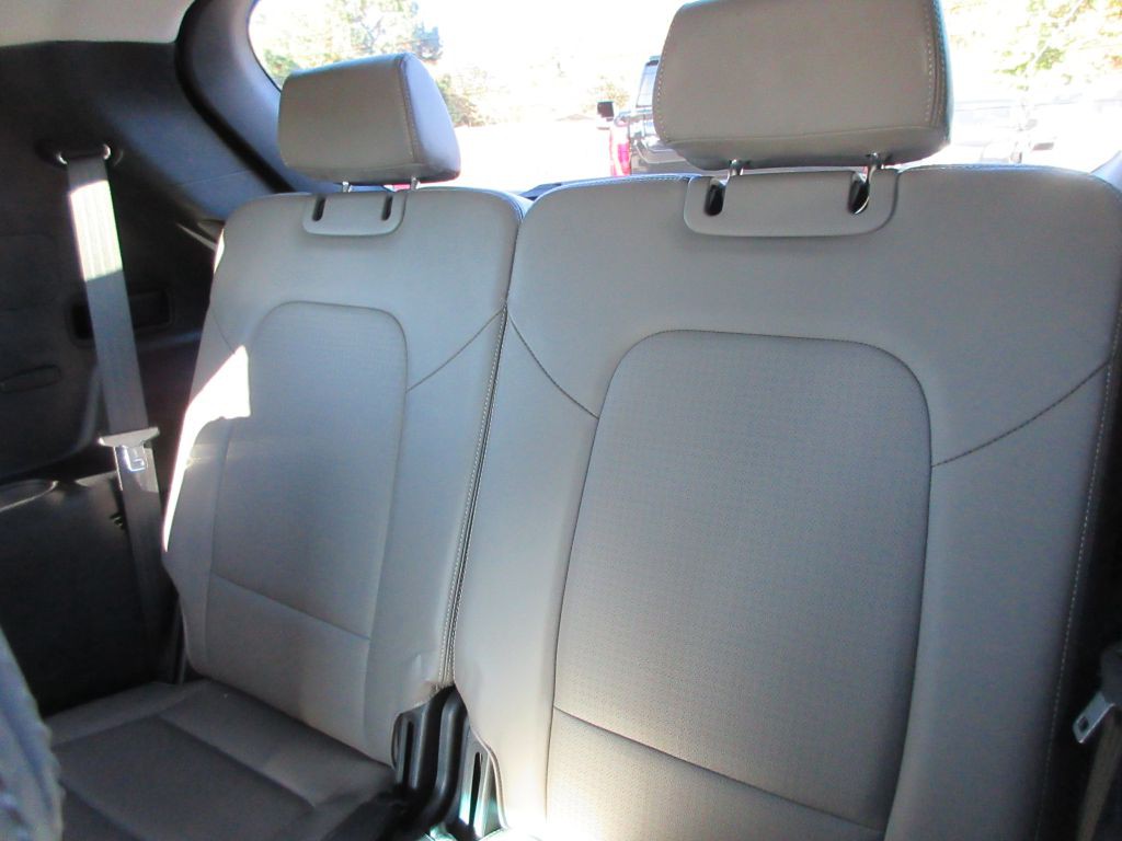 2013 Hyundai Santa Fe Image 13