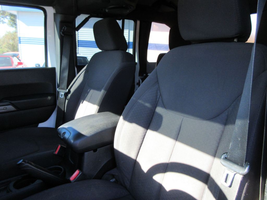 2013 Jeep Wrangler Unlimited Image 11