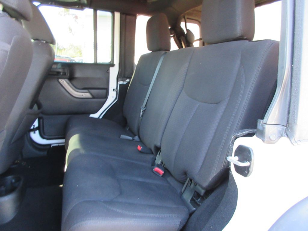 2013 Jeep Wrangler Unlimited Image 12
