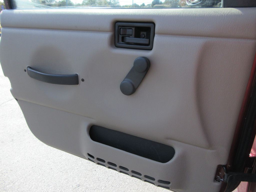 2003 Jeep Wrangler Image 10