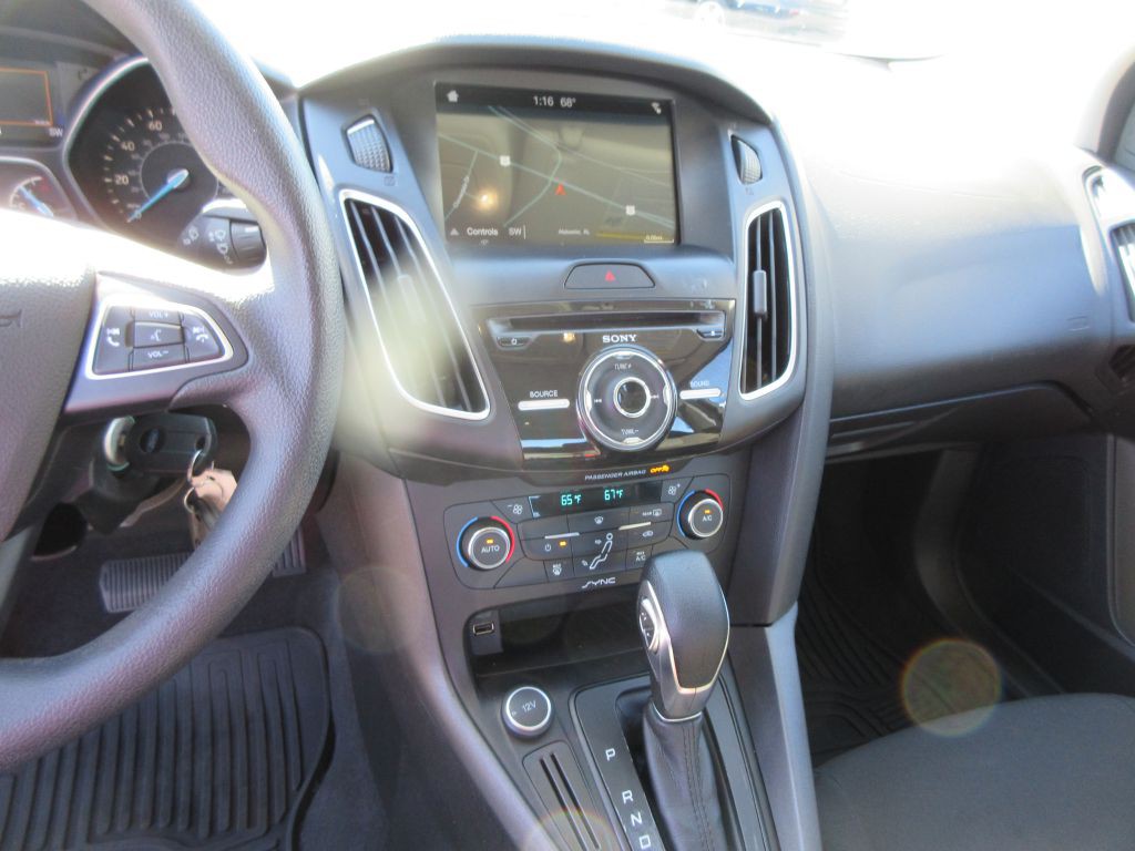 2017 Ford Focus Image 9