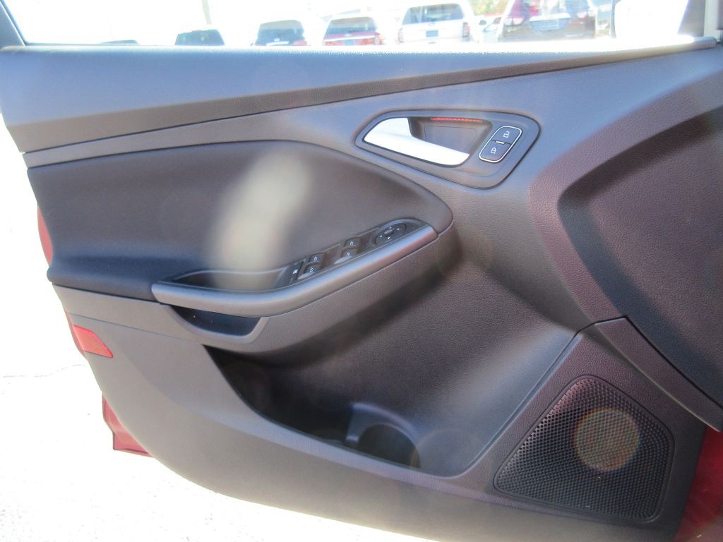 2017 Ford Focus Image 10