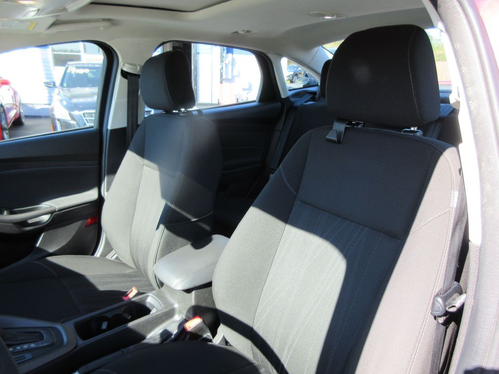 2017 Ford Focus Image 12