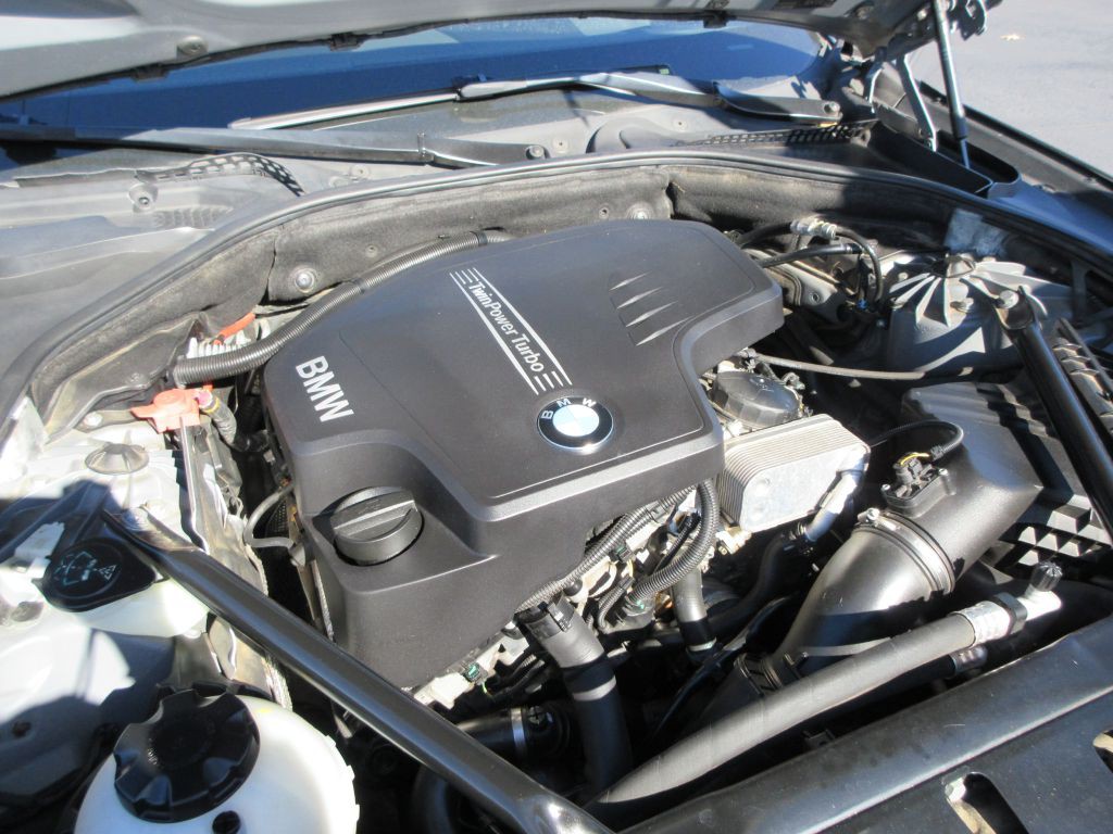 2013 BMW 5 Series Image 17