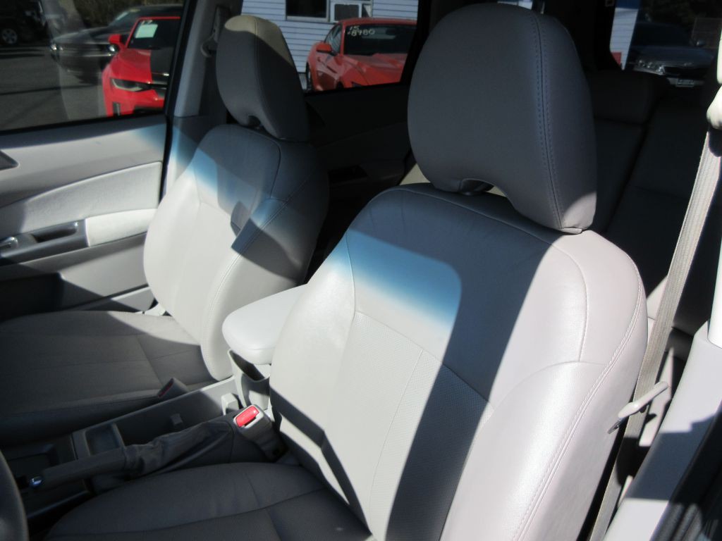 2012 Subaru Forester Image 12