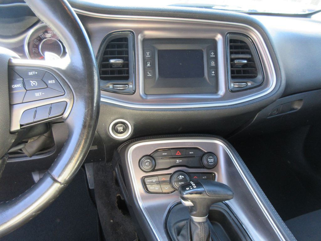 2015 Dodge Challenger Image 8