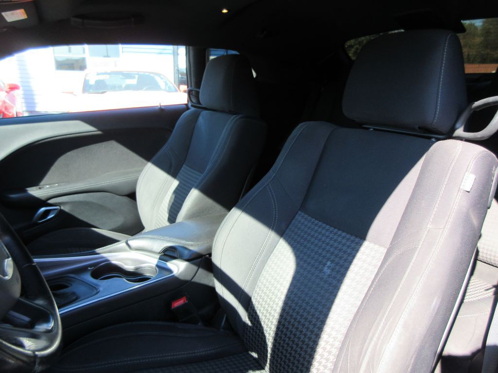 2015 Dodge Challenger Image 10