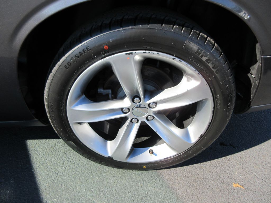 2015 Dodge Challenger Image 13