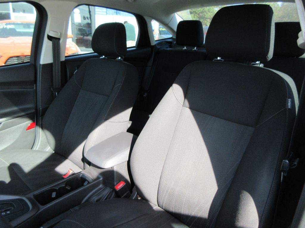 2018 Ford Focus Image 12