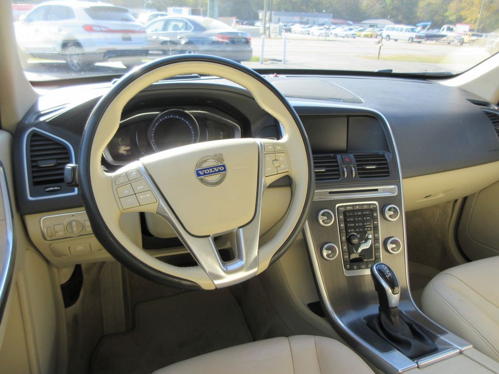 2016 Volvo XC60 Image 7