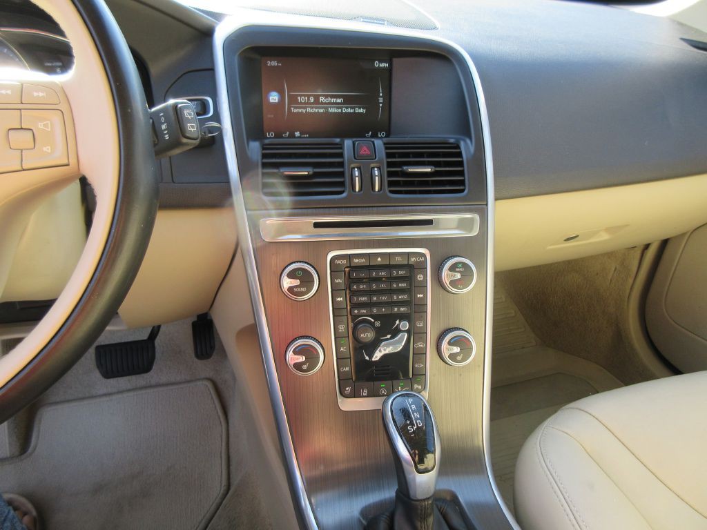 2016 Volvo XC60 Image 9