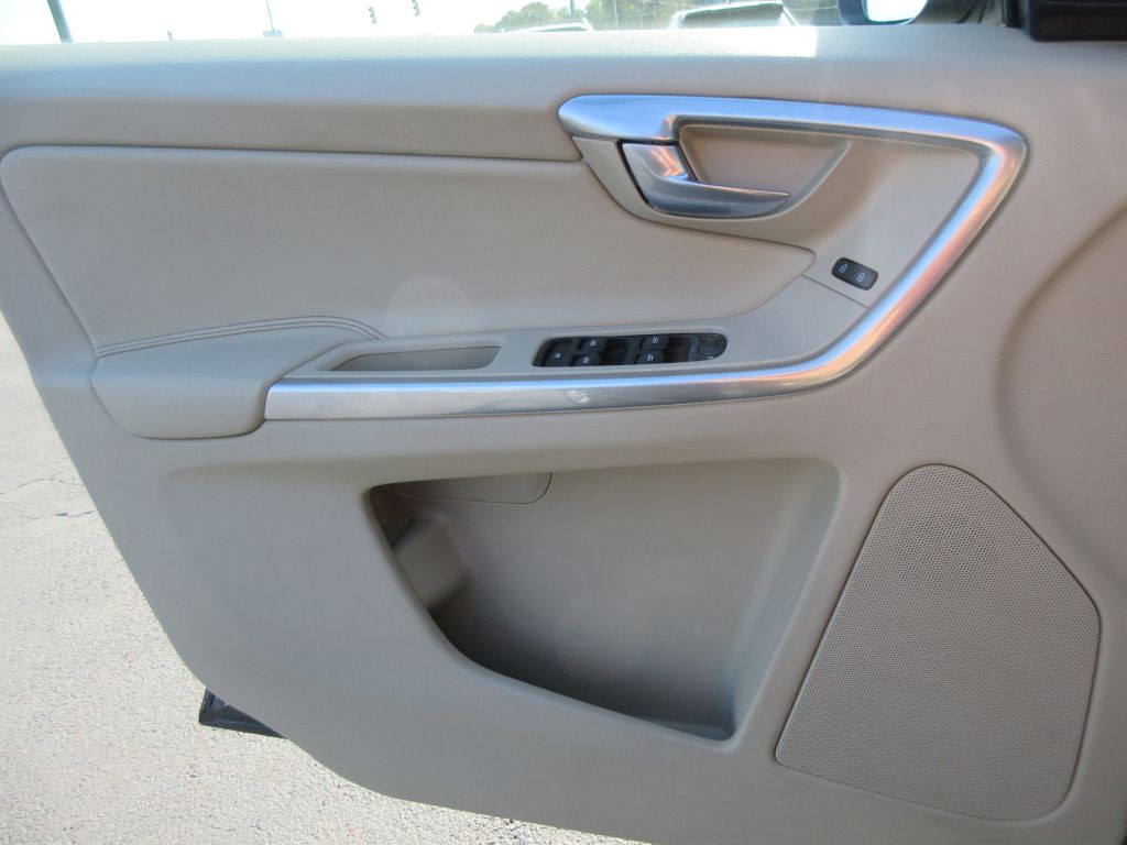 2016 Volvo XC60 Image 10