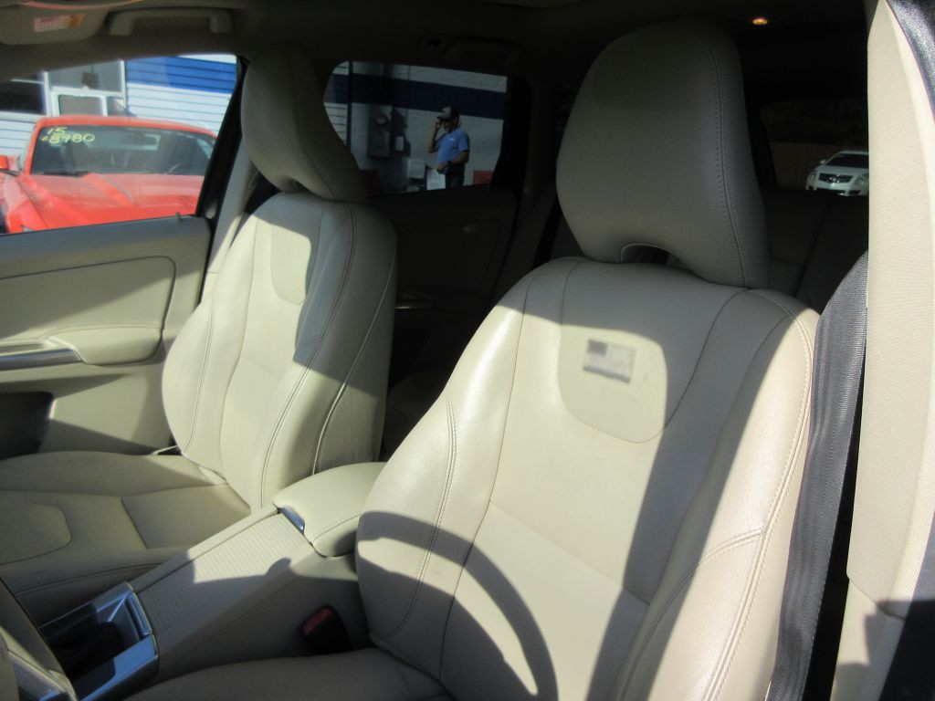 2016 Volvo XC60 Image 12