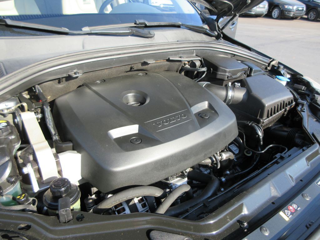 2016 Volvo XC60 Image 17