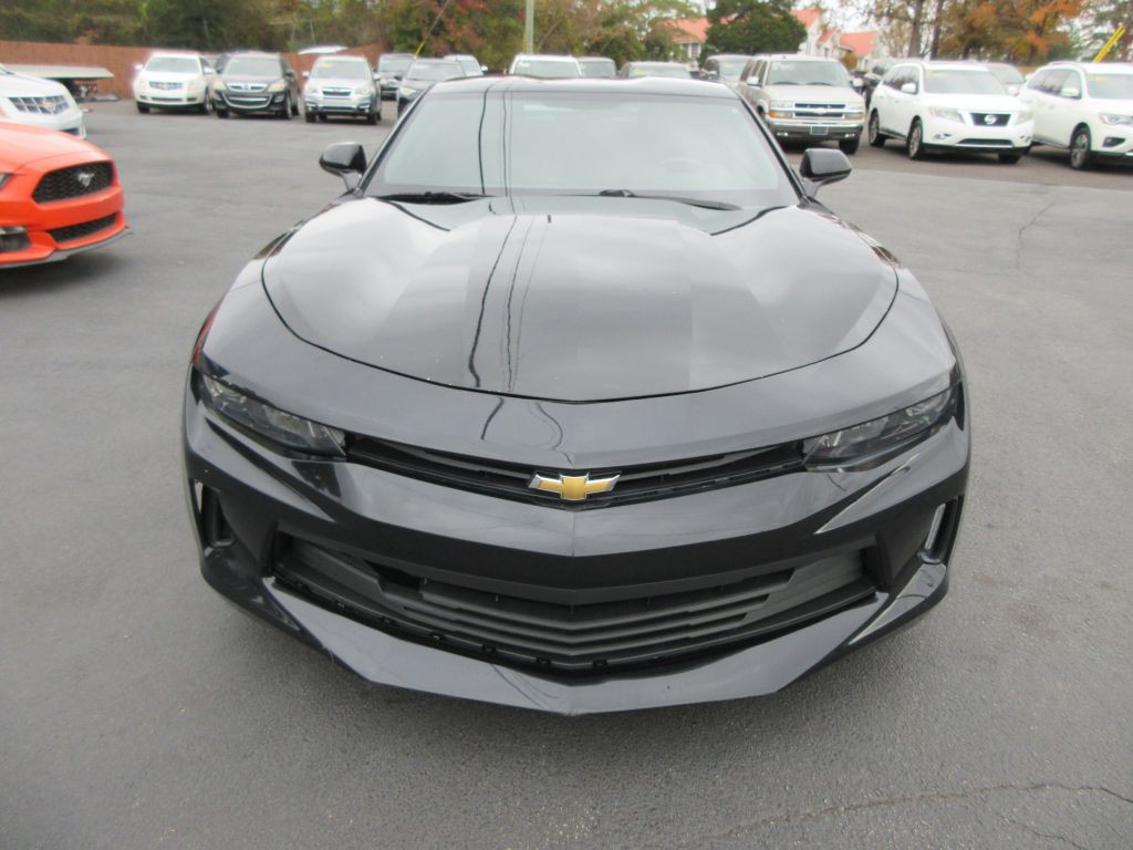 2017 Chevrolet Camaro Image 2