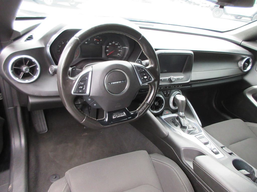 2017 Chevrolet Camaro Image 7