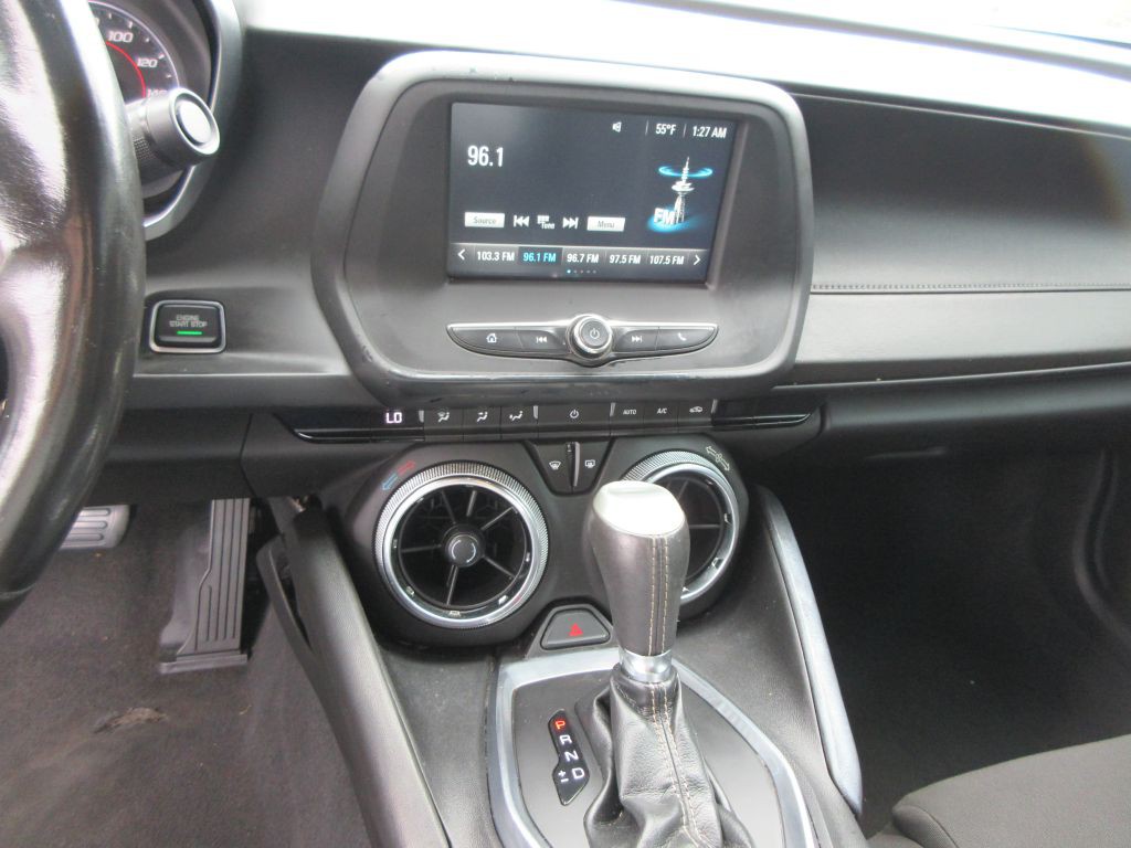 2017 Chevrolet Camaro Image 9