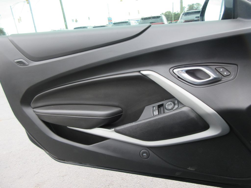 2017 Chevrolet Camaro Image 10