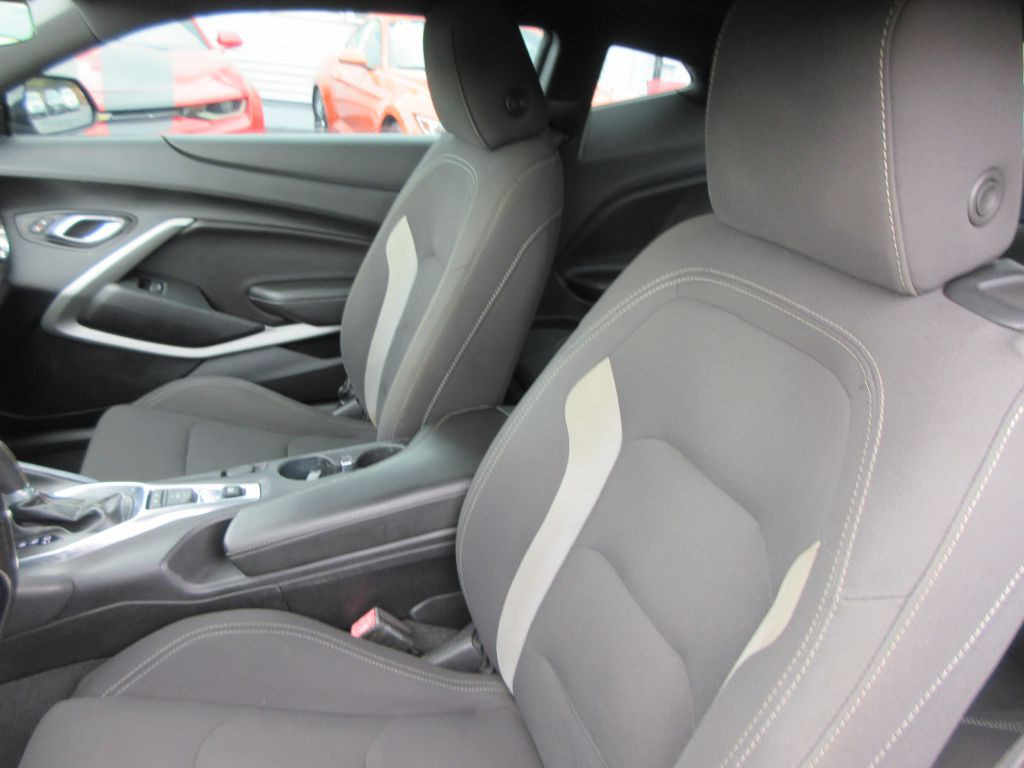 2017 Chevrolet Camaro Image 11