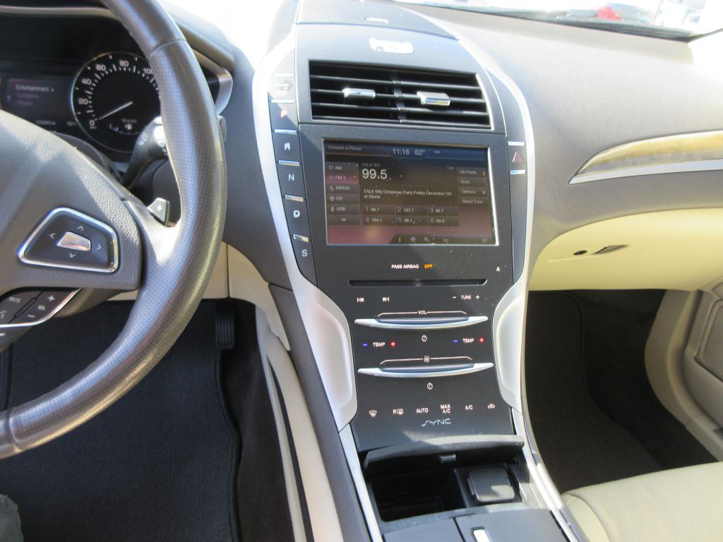 2013 Lincoln MKZ Image 9