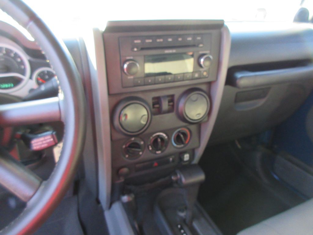 2010 Jeep Wrangler Image 9