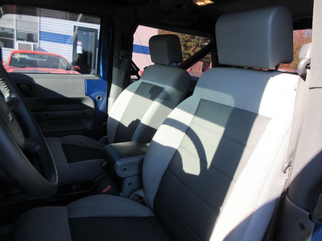 2010 Jeep Wrangler Image 11