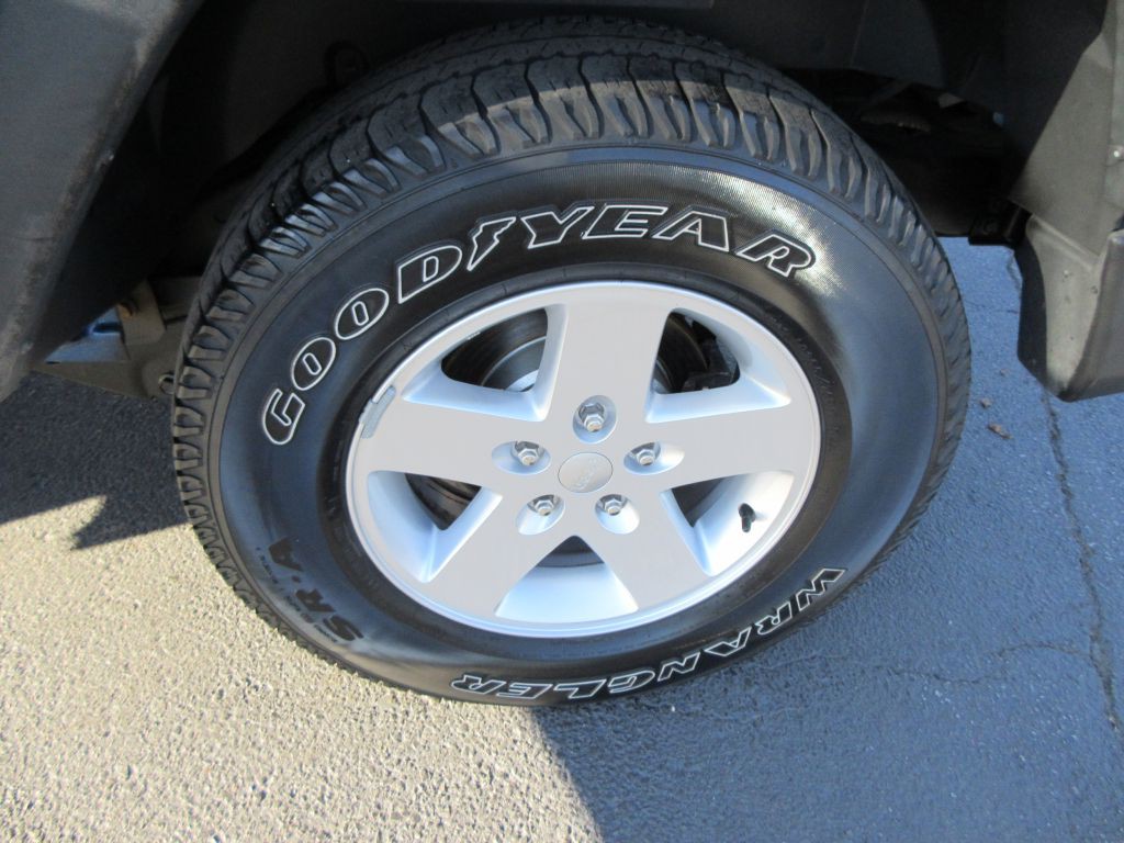 2010 Jeep Wrangler Image 13