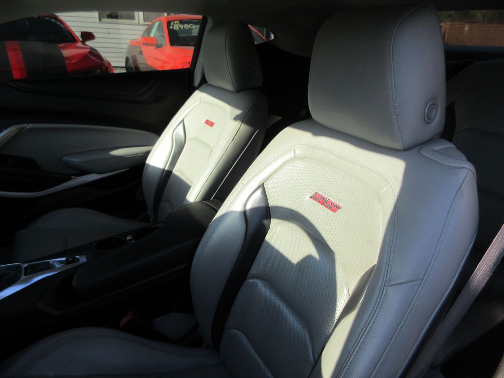 2016 Chevrolet Camaro Image 11