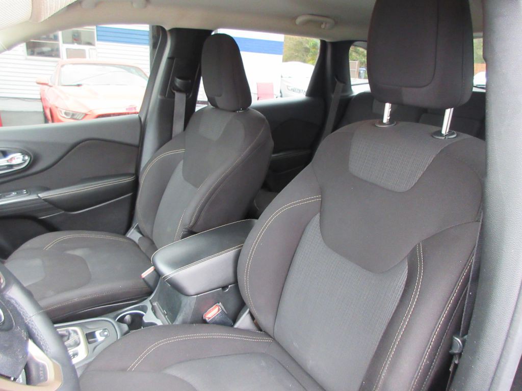 2016 Jeep Cherokee Image 11