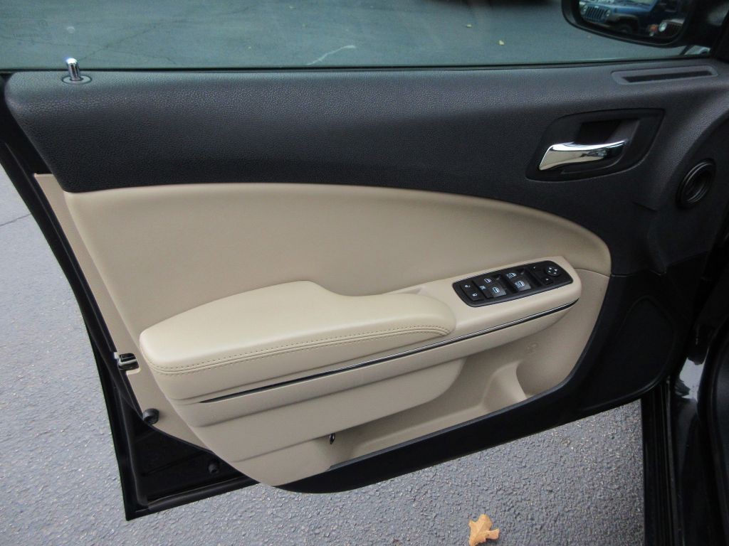 2013 Dodge Charger Image 10