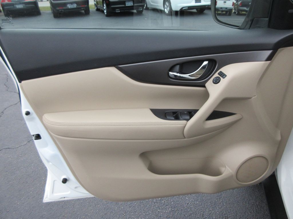 2014 Nissan Rogue Image 10