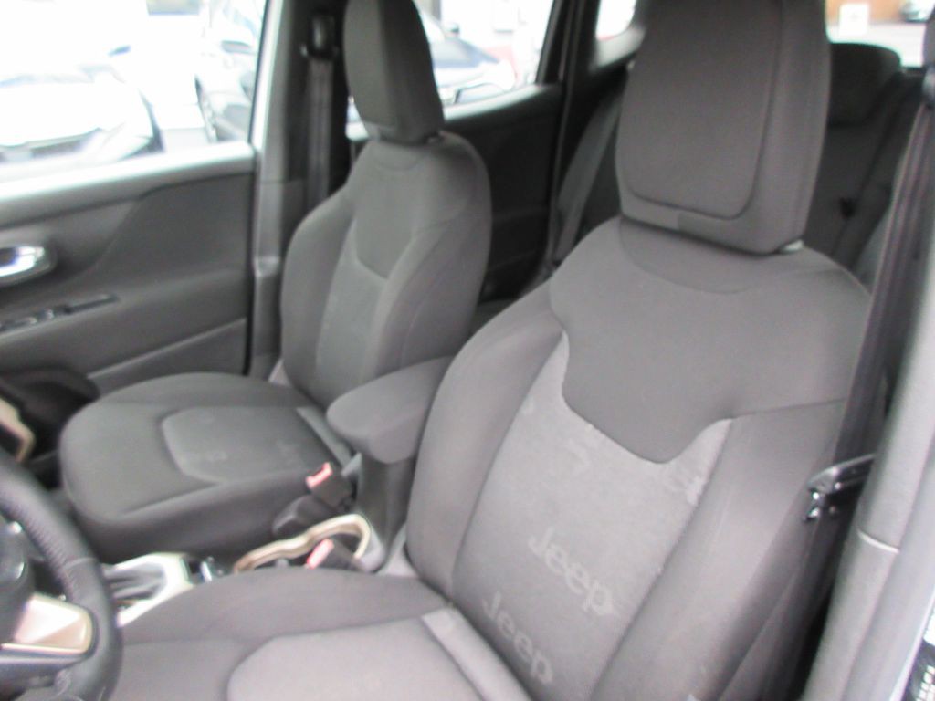 2015 Jeep Renegade Image 11